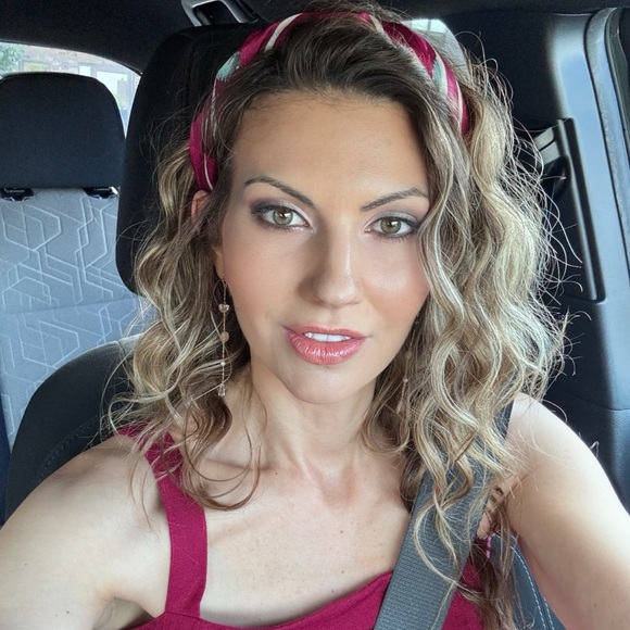 nicoleikuhn
